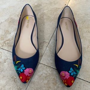 Nine West embroidered hummingbird & flowers flats